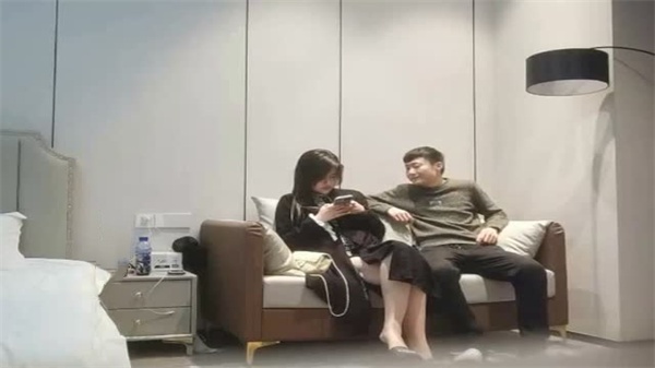 利哥探花真实完美记录！白皙肌肤与极品美乳的极致诱惑